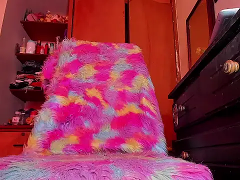 saracush17 online show from May 3, 1:36 pm