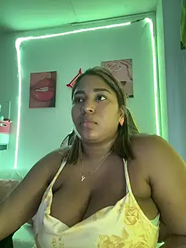 morena-2025 online show from May 23, 9:35 pm
