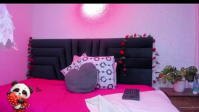 VictoriaRouge  online show from February 15, 5:21 am