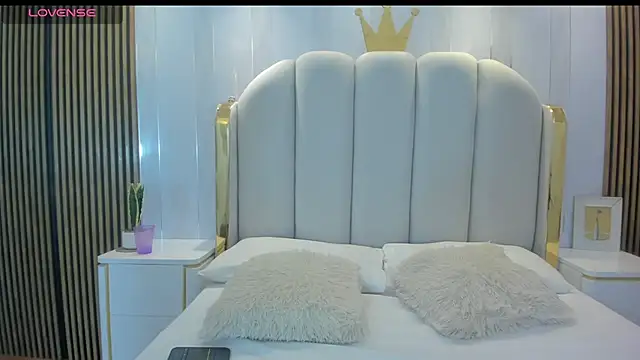 roxyflame  online show from August 5, 11:49 am