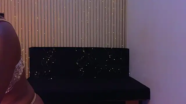 vanestraus online show from May 11, 8:28 pm