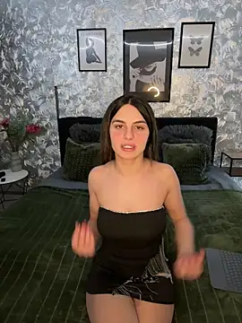 DeineJulia online show from December 15, 11:32 pm