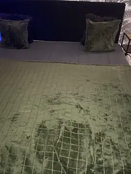 DeineJulia online show from December 13, 10:27 pm