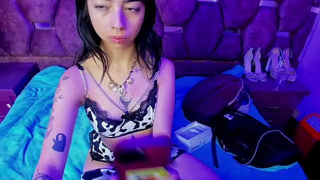  Ivy Luna online show from May 17, 6:40 pm