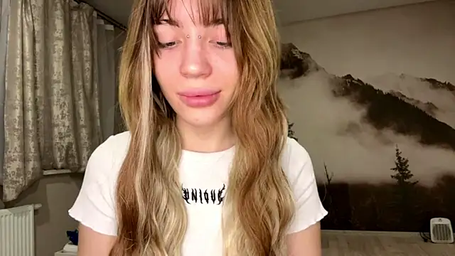 MelaineAytes online show from December 14, 1:06 pm