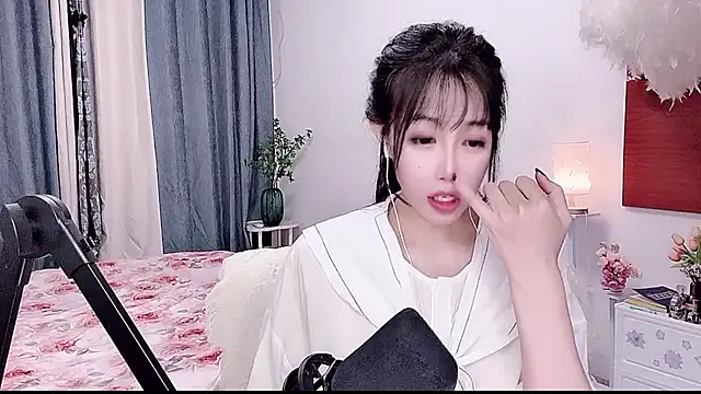 Laura 520 online show from June 6, 12:55 pm