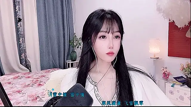 Laura 520 online show from June 2, 12:50 pm