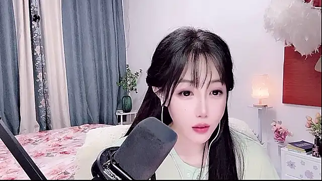 Laura 520 online show from June 3, 2:33 pm