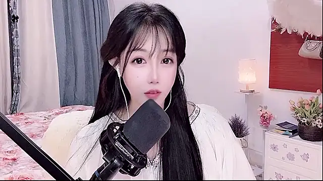 Laura 520 online show from May 31, 12:33 pm
