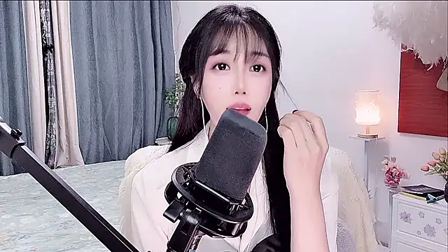 Laura 520 online show from June 20, 1:47 pm