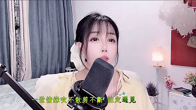 Laura 520 online show from June 22, 1:19 pm