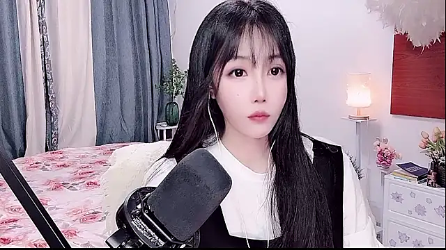 Laura 520 online show from June 5, 12:44 pm