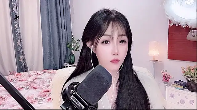 Laura 520 online show from May 30, 12:25 pm