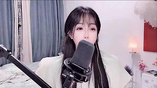 Laura 520 online show from June 19, 1:36 pm