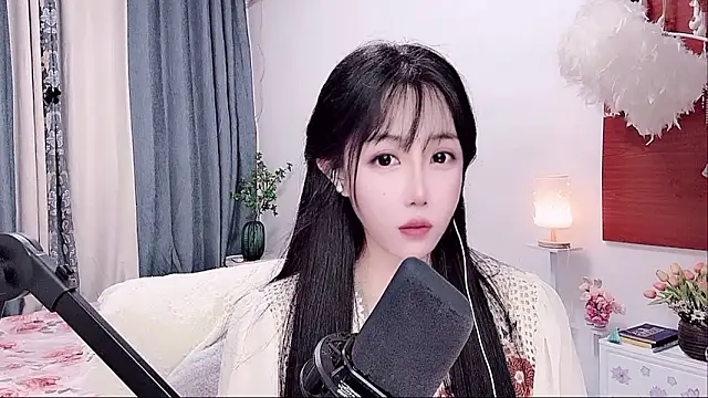 Laura 520 online show from June 12, 12:46 pm
