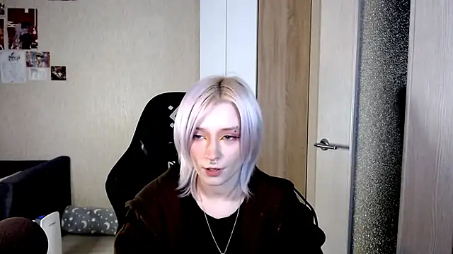 SophiaLur online show from December 5, 4:52 pm