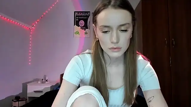 tinyglow online show from March 9, 9:29 pm