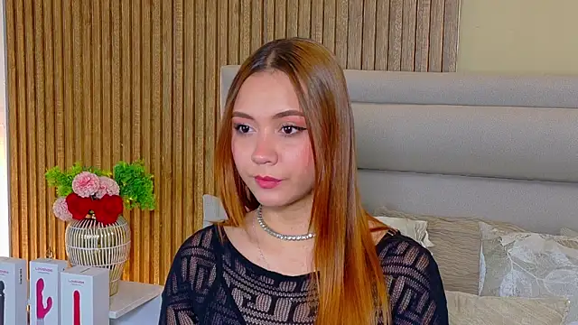 LondraBlush online show from May 15, 11:57 am