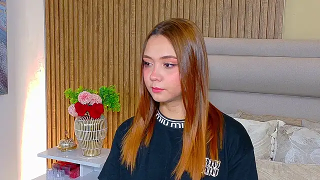 LondraBlush online show from May 14, 11:16 am