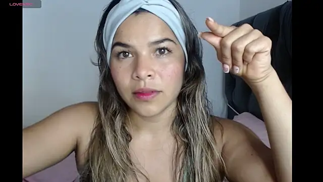 pamela Tiny online show from May 5, 9:29 pm