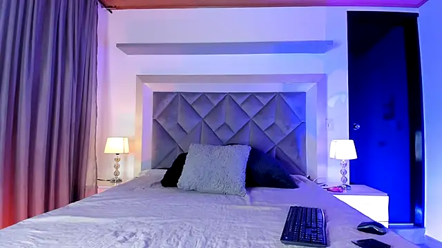 Snapshot of Celestee_rosee chatting on December 4, 7:47 pm Celestee rosee online show from December 4, 7:47 pm