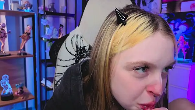 ElvenQueen online show from December 5, 4:30 pm