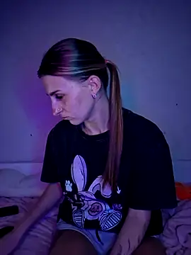 carolinakis  online show from April 1, 8:17 pm