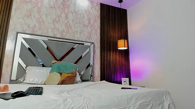 Lorna queen online show from December 21, 12:20 pm