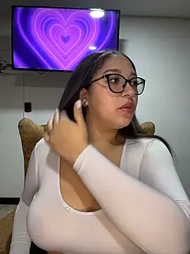 Whitneyy online show from November 17, 3:29 am