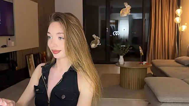 Jolienne online show from May 17, 7:46 pm
