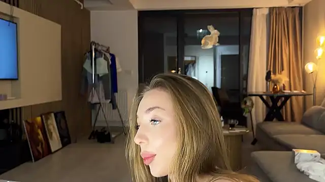 Jolienne online show from April 8, 8:22 pm