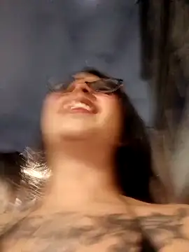 Dannii- online show from December 3, 2:25 am