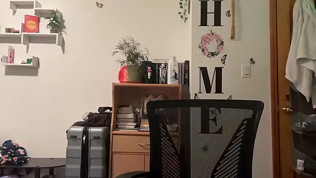 tinydaisy21 online show from December 23, 2:48 am