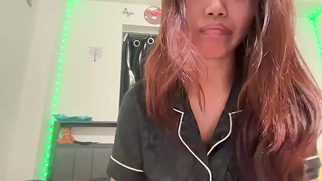 tinydaisy21 online show from January 10, 5:01 am