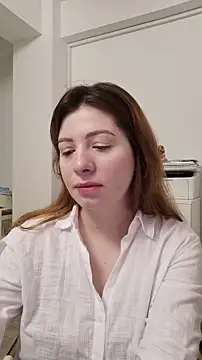 AmberRosewood online show from April 4, 4:00 am