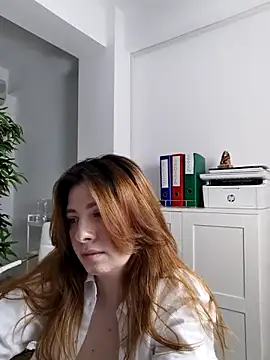 AmberRosewood online show from March 29, 9:08 am