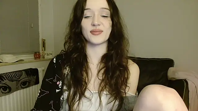 Tinybutt5368 online show from April 4, 2:43 am