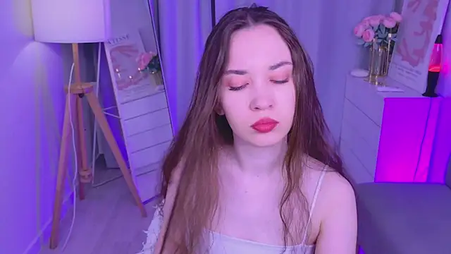 SilentLily online show from April 4, 5:39 am