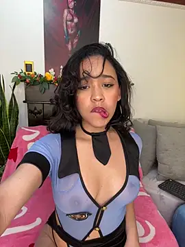 Esmerald 1111 online show from May 11, 1:02 pm