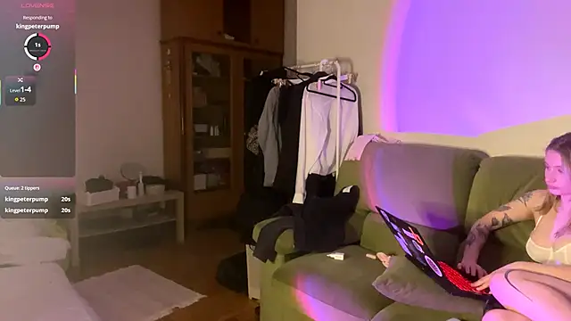 Selemene  online show from December 3, 9:06 pm