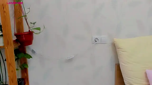 Kelly Klein online show from May 12, 5:52 pm