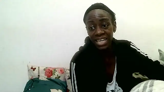 BrunetteNaomi8 online show from May 15, 8:17 am