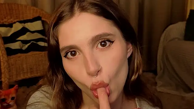 RozanneJordan online show from May 18, 6:03 pm