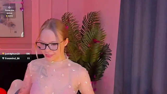 lucy loy online show from February 18, 9:41 am