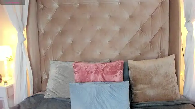 Annie Petters online show from April 18, 2:19 pm