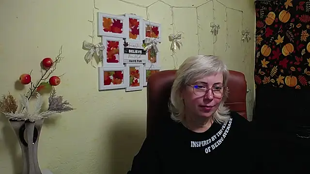 LaurenWishy online show from November 29, 2:32 pm