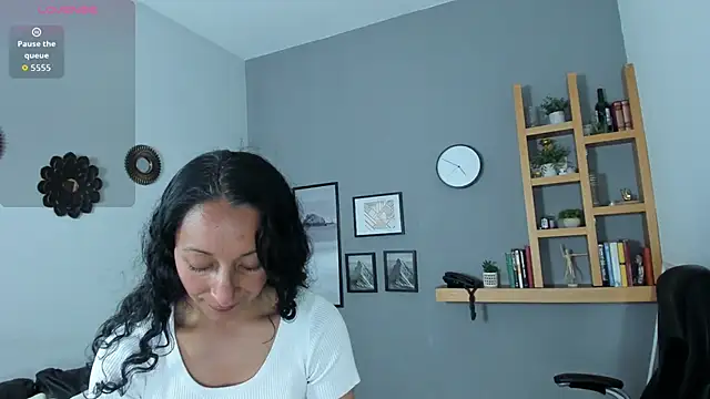 Violet Kumar online show from December 14, 9:09 pm