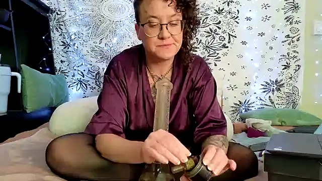 sareberr420 online show from May 21, 2:37 pm