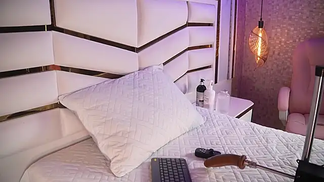 luciana agudelo online show from May 3, 7:28 pm