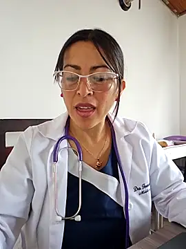 JustSamantha  online show from December 5, 3:35 pm